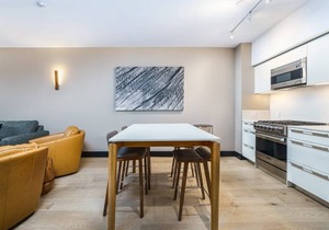 Family Friendly Sleek & Modern Flat w/Balcony!
