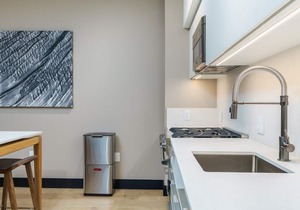Family Friendly Sleek & Modern Flat w/Balcony!