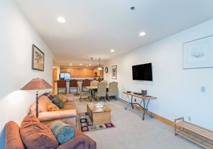 Family-Friendly 2-Bedroom Condo in Mountain Village With Pool View