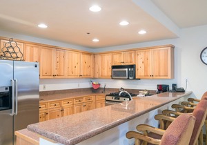 Family-Friendly 2-Bedroom Condo in Mountain Village With Pool View