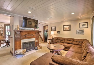 Family Home in Georgetown Walk to Town and Railroad