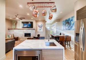 Fancy Townhome near Old Town, Breweries and River!
