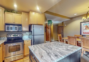 Fantastic mountain home near ski lifts with heated outdoor pool & hot tub