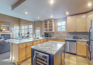 Fantastic mountain home near ski lifts with heated outdoor pool & hot tub