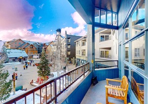 Fantastic mountain home near ski lifts with heated outdoor pool & hot tub