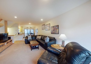 Fantastic Ski Gem W/ Two Balconies, Gas Grill, Full Kitchen, Fireplace & WiFi!