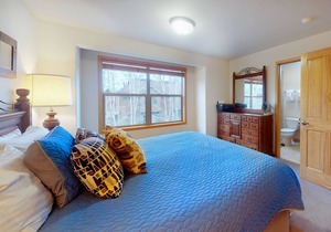 Fantastic Ski Gem W/ Two Balconies, Gas Grill, Full Kitchen, Fireplace & WiFi!