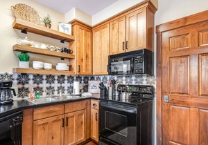 Fantastic Two-Bedroom Condo W/Shared Hot Tub, Private Washer & Dryer, Free WiFi!