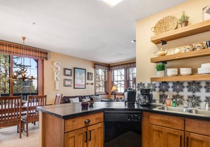 Fantastic Two-Bedroom Condo W/Shared Hot Tub, Private Washer & Dryer, Free WiFi!