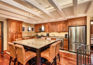 Fasching Haus Unit 10, Condo w/Private Deck, Great Views, 2 Blocks to Downtown Aspen