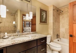 Fasching Haus Unit 10, Condo w/Private Deck, Great Views, 2 Blocks to Downtown Aspen