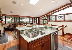 Fasching Haus Unit 5, Deluxe Condo with Great Natural Light & Amazing Location