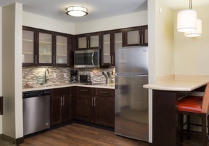 Free Breakfast Buffet, Indoor Pool. King Suite Near University of Colorado Hospital.