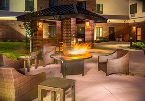 Free Breakfast Buffet, Indoor Pool. King Suite Near University of Colorado Hospital.