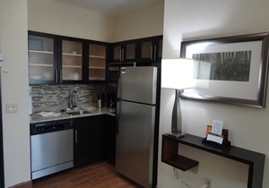 Free Breakfast Buffet. Pool & Gym Access. King Studio.