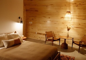 Frontier Drive-Inn | Suite 11