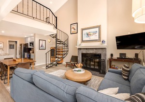 Fully remodeled condo with pool, hot tub, & free ski shuttle - near lifts & town