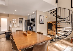 Fully remodeled condo with pool, hot tub, & free ski shuttle - near lifts & town