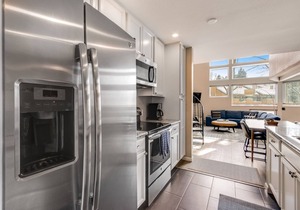 Fully remodeled condo with pool, hot tub, & free ski shuttle - near lifts & town