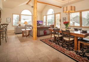 Gather around the fire w/ friends, family in spacious condo w/ hot tub! #330