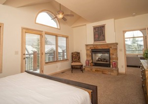 Gather around the fire w/ friends, family in spacious condo w/ hot tub! #330