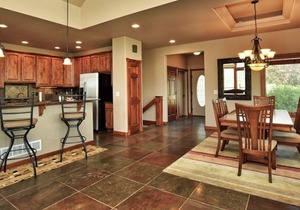 Gorgeous home with large hot tub, vast mountain views--steps from The Stanley!