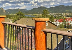 Gorgeous home with large hot tub, vast mountain views--steps from The Stanley!