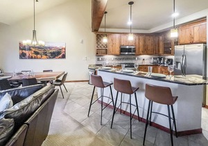 Gorgeous luxury top floor condo! Stunning Mountain Views! Private decks! Garage