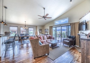 Gorgeous & perfect duplex for families. Only 10 minutes from ??Winter Park??