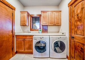 Gorgeous Rocky Mountain Home w/ Amazing Views, Private Hot Tub, & Shared Tennis