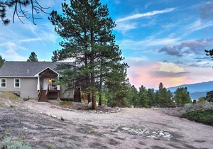 Gorgeous Twin Lakes Home with Deck Overlooking Mtns!