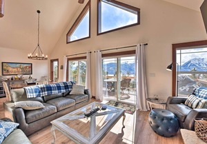 Gorgeous Twin Lakes Home w/ Deck Overlooking Mtns!