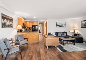 Great Location In Snowmass! Outdoor Pool, Hot Tubs, Fitness Rm. Walk To Dining/Shops/Mtn/Concerts!