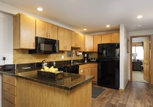 Great Location In Snowmass! Outdoor Pool, Hot Tubs, Fitness Rm. Walk To Dining/Shops/Mtn/Concerts!