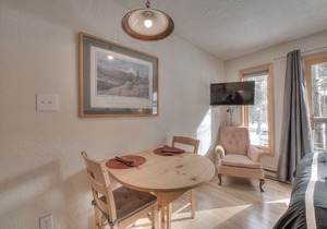 Great Ski-In Studio, 200 Steps to Ski Lift, 5min. Walk To Main St.