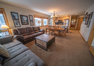 Great Ski Mt views! Short walk to ski lifts, large condo Sleeps 12!