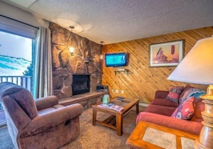 Great Steamboat Mountain Location With Outdoor Hot Tub!