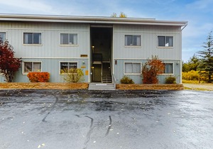 Ground-Floor, All-Seasons Condo with Shaded Deck, Fireplace & Shared Hot Tubs