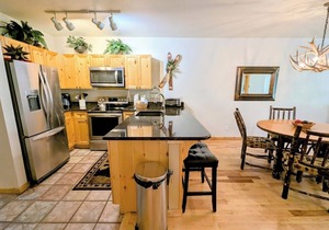 Ground-floor unit with amazing mountain views!