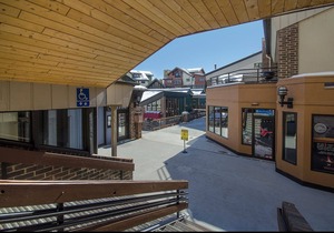GSQ34 by Mountain Resorts: prime location on the slopes!