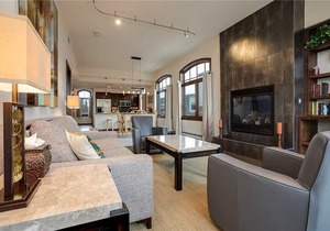 H401A by Pioneer Ridge: Downtown Luxury ~ Great Alpenglow Views ~ A/C & Grill
