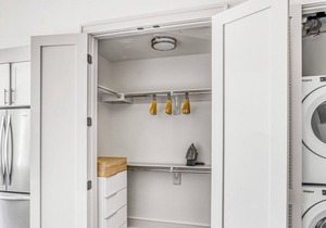 Hip Golden Triangle Studio w/ Gym & Pool near Capitol Hill, by Blueground
