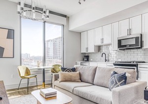 Hip Golden Triangle Studio w/ Gym & Pool near Capitol Hill, by Blueground