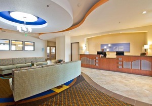 Holiday Inn Express and Suites Denver East Peoria Street
