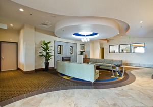 Holiday Inn Express and Suites Denver East Peoria Street