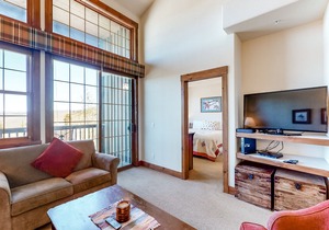 Home by Granby Ranch w/private washer/dryer, shared hot tub, & WiFi