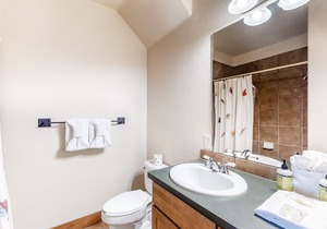 Home by Granby Ranch w/private washer/dryer, shared hot tub, & WiFi