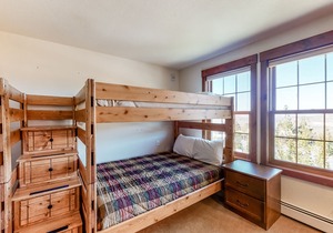 Home by Granby Ranch w/private washer/dryer, shared hot tub, & WiFi