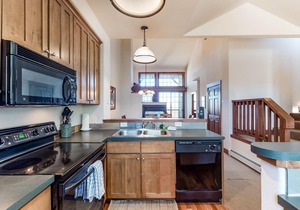 Home by Granby Ranch w/private washer/dryer, shared hot tub, & WiFi