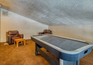 Homey condo with shared pool, hot tub, and sauna - easy access to ski resorts